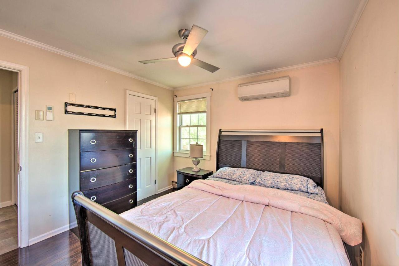 Holiday home Riverfront Less Than 1 Mi To Dtwn!