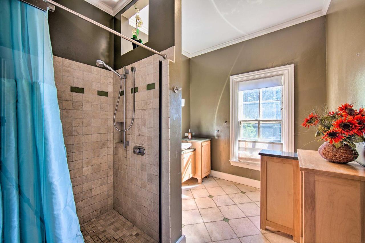Holiday home Riverfront Less Than 1 Mi To Dtwn!